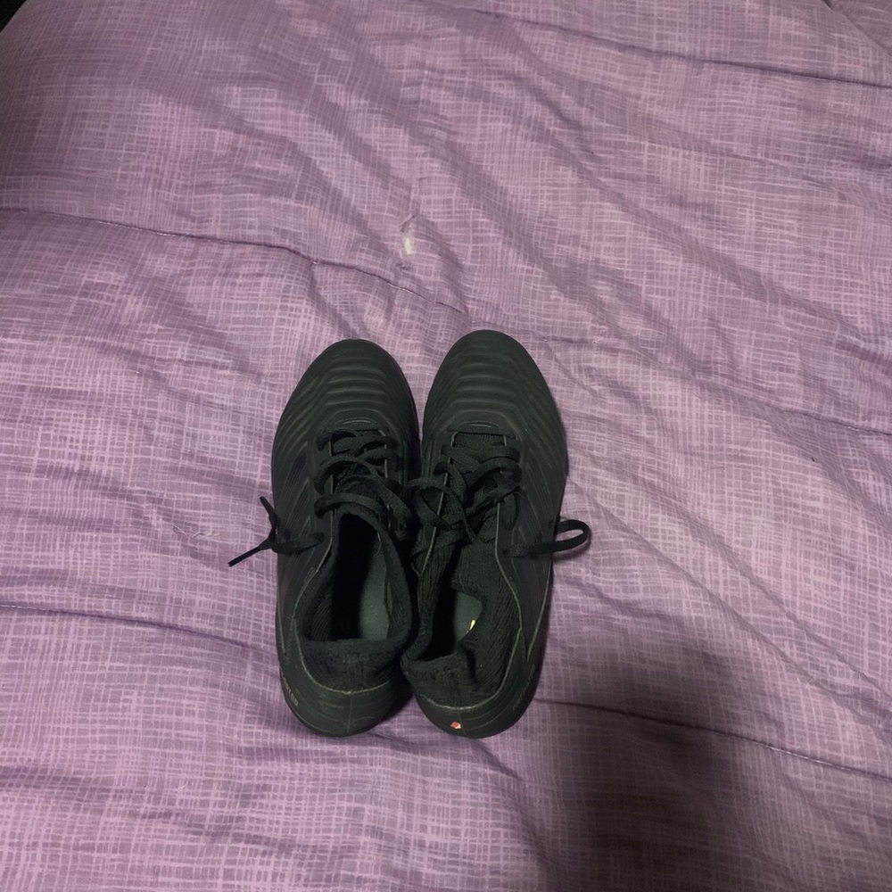 Indoor soccer shoes